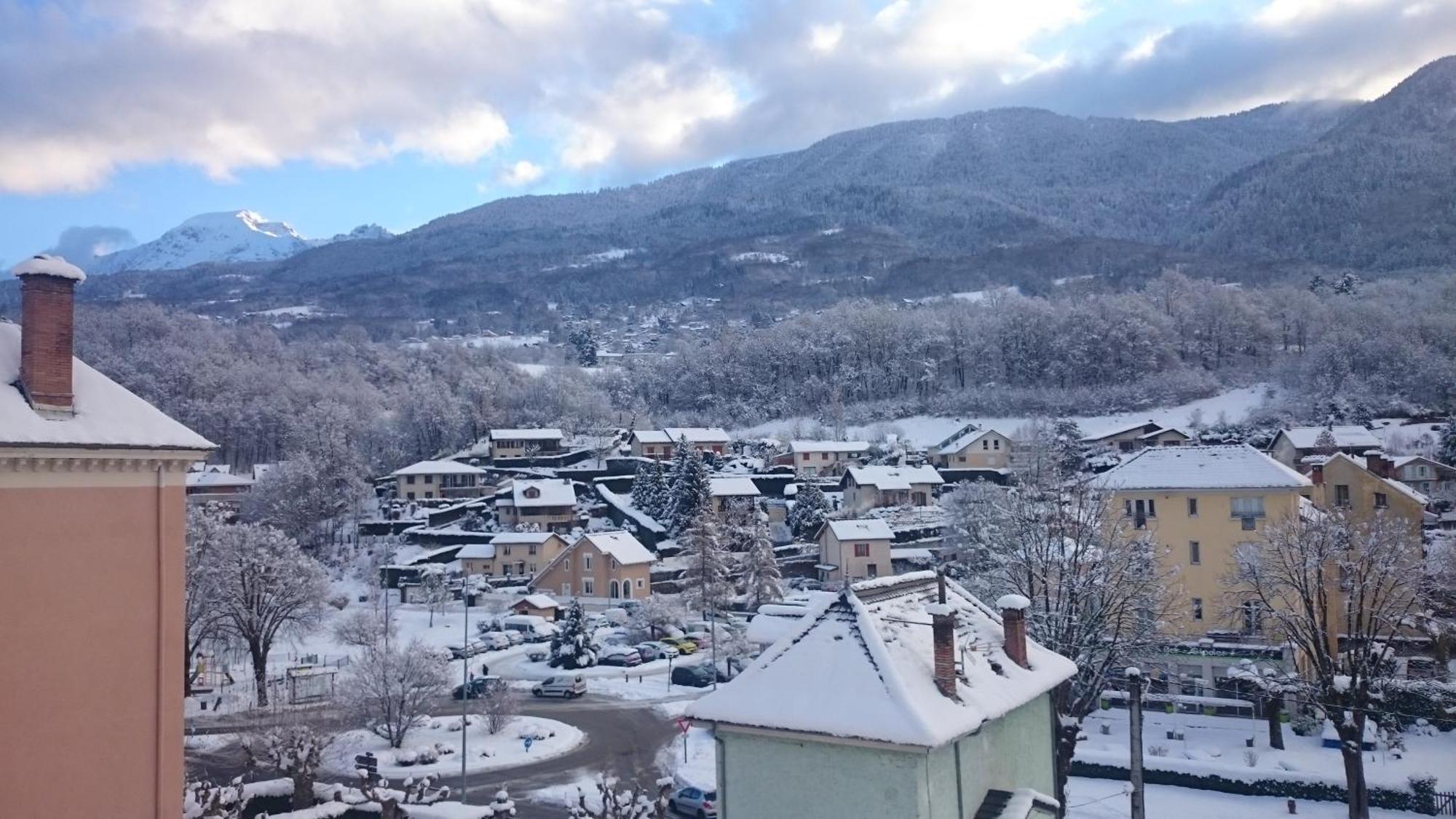 Le T2 Douillet D'Uriage - Residence Le Louvre - Cure Thermale Uriage- Proche Chamrousse - Jusqu'A 3 Personnes - Region Agreable En Toute Saison Vaulnaveys-le-Haut Екстериор снимка